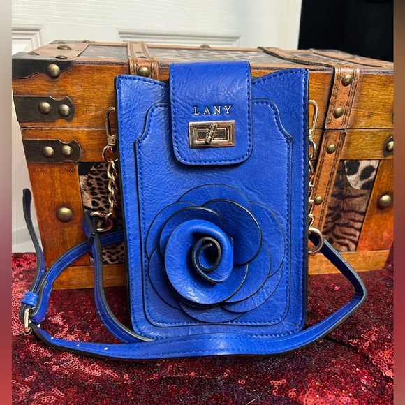 💙💙Blue Crossbody Bag with Rose Detail-EUC💙💙 - Picture 1 of 14